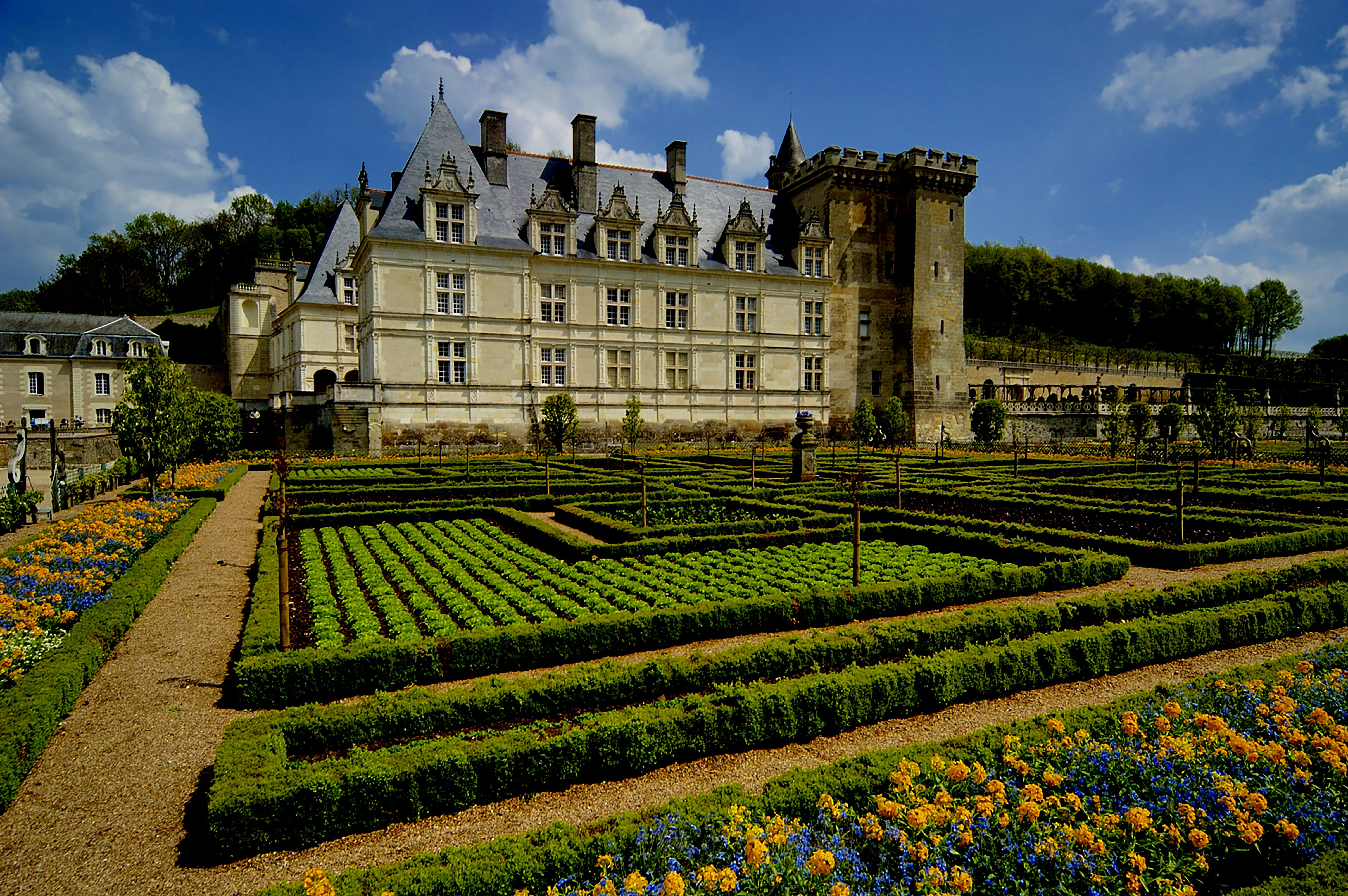 Panoramiczny widok ogrodów i Zamku w Villandry